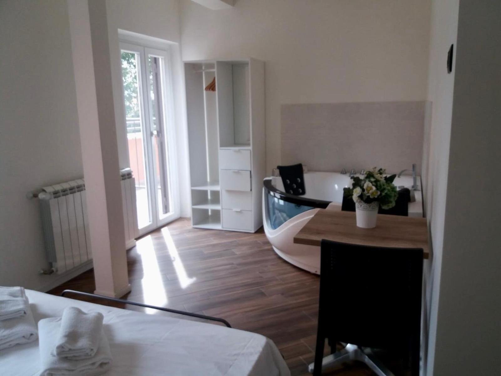 Pigneto Square Home — Photos 1